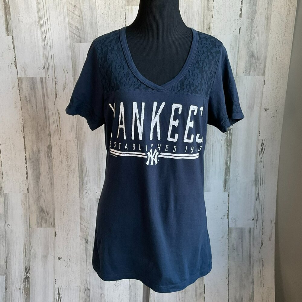 5th & Ocean MLB NY YANKEES Size Medium Short Sleeve Tee Genuine Merchandise